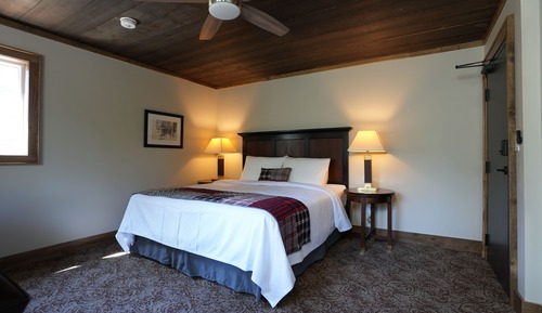 Lodge Room #6 (1 King Bed)