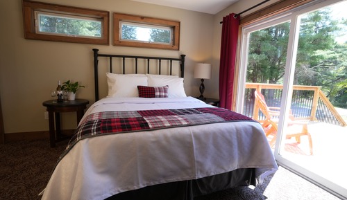 Lodge Room #2 (1 Queen Bed)