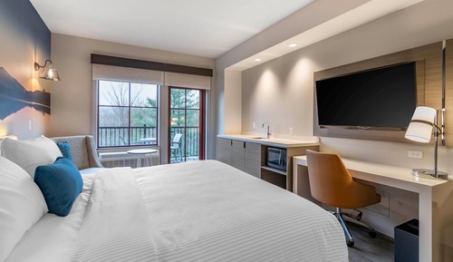 Suite, 1 King Bed, Non Smoking, Balcony