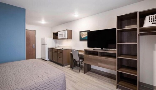 Queen Suite with Sofa