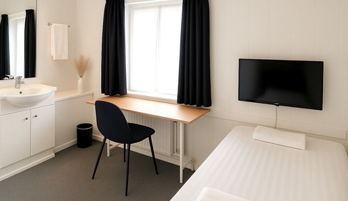 Single Room, Shared Bathroom