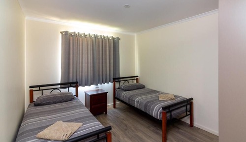 Deluxe 3 Bedroom Cabin 19