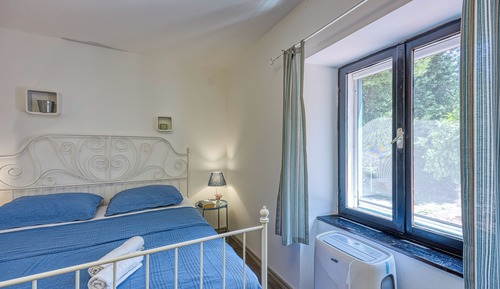 Family Studio (Orange Studio Apartment)