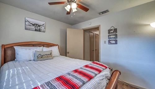 House, Multiple Beds, Patio (811 Lloyd Dr)