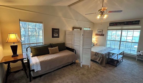 House, Multiple Beds, Patio (500 Old River Rd)