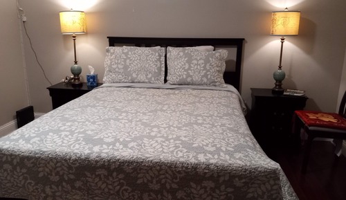 1 Queen Bed, Non Smoking , Shared bathroom
