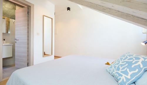 City Room (0 Bedroom)