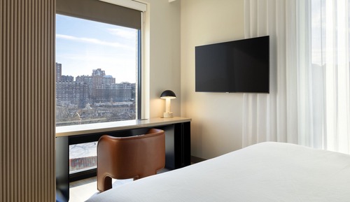 Room, 1 King Bed (Corner)