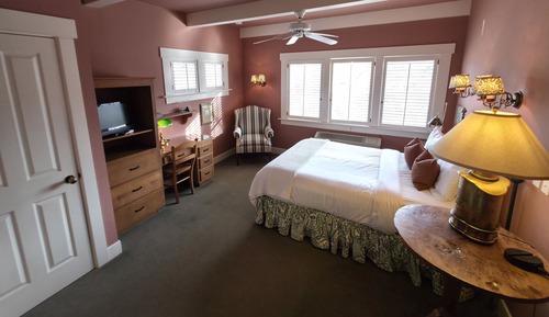 Lodge Room 4