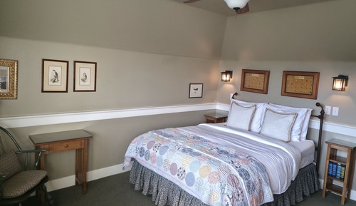 Lodge Room 7