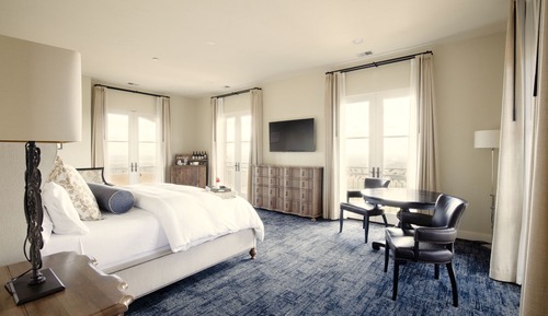 Deluxe Room, 1 King Bed, Valley View (Valley View Studio - 270 sq. ft.)