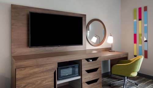 Room, 2 Queen Beds, Accessible, Bathtub