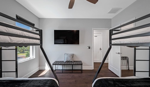 Studio (4 Bedrooms)