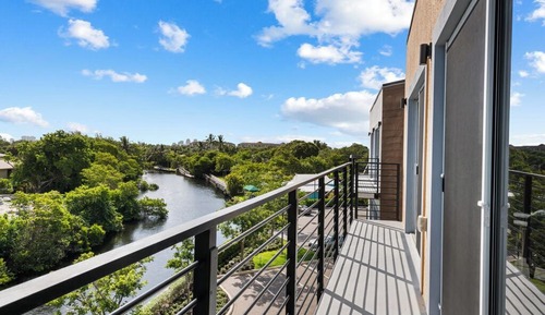 Luxury Suite, Kitchen, River View