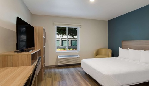 Suite, 1 Queen Bed, Accessible, Non Smoking (Accessible Tub)