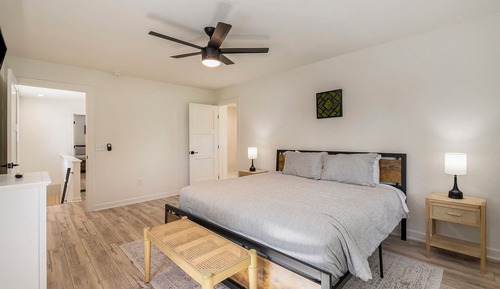 2BR + 2.5BA Lake Chatuge Front Cabin W/ Mountain Views!