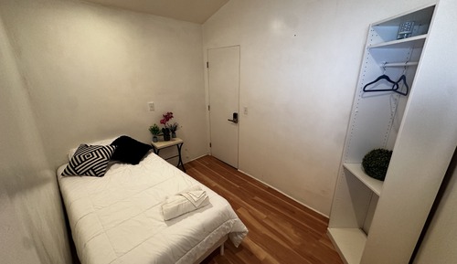 Room D (1 Single Bed)