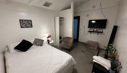 Room 11 (1 Double Bed)