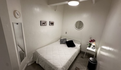 Room F (1 Double Bed)