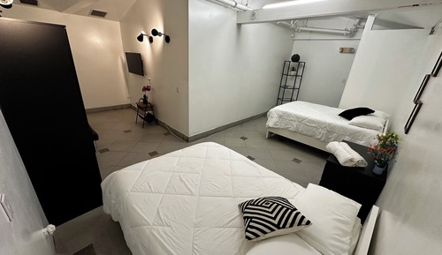 Room 12 (2 Double Beds)