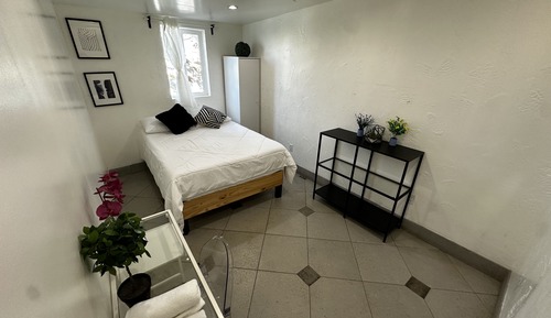 Room 1 (1 Double Bed)