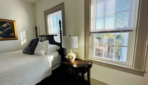 Traditional Room, 1 Queen Bed, Courtyard View