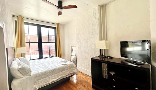 Standard King Room - Courtyard Overview