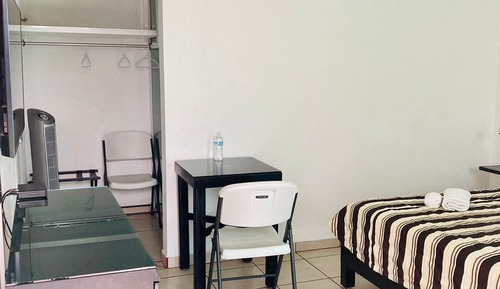 Basic Room, 1 King Bed