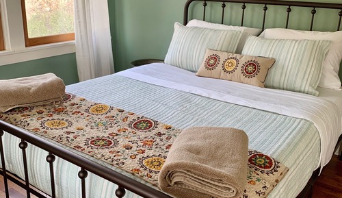 Economy Room, 1 Queen Bed