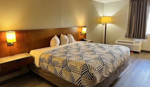 Standard Room, 1 King Bed, Smoking