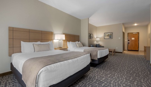 Suite, 2 Queen Beds, Refrigerator & Microwave (with Sofabed)