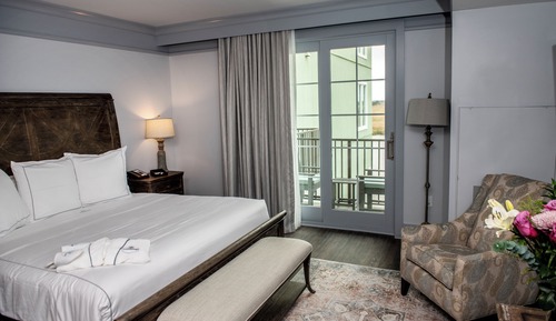 Standard Room, 1 King Bed (Studio Balcony)