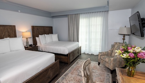 Deluxe Room, 2 Queen Beds, River View (Double Queen Riverfront)