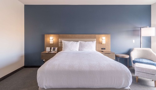 Standard Room, 1 Queen Bed, Accessible, Bathtub