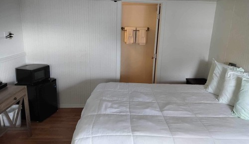 16: Studio Cabin, Ocean View