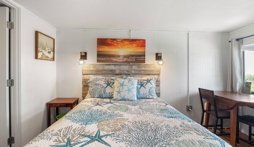 16: Studio Cabin, Ocean View