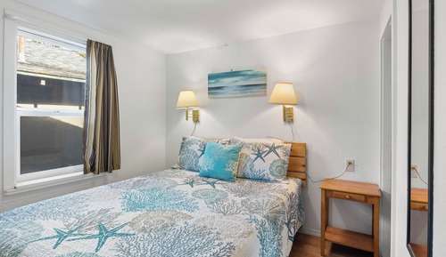 Two Bedroom Cabin, Kitchen, Sea View