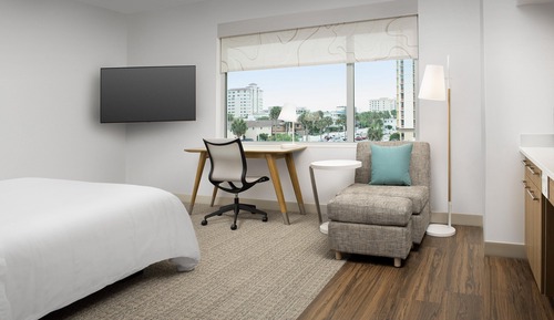 Studio, 1 King Bed (Hearing Accessible)