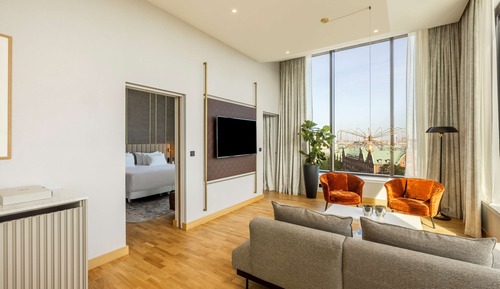 Suite (Waterfront Corner)