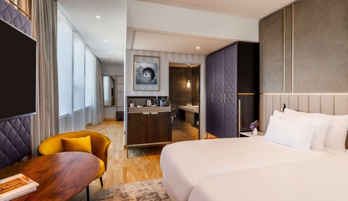 Superior Room, Corner