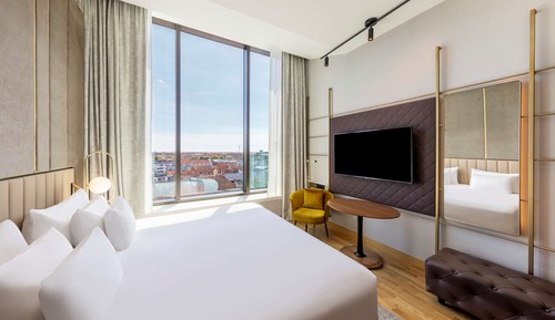 Superior Room, City View