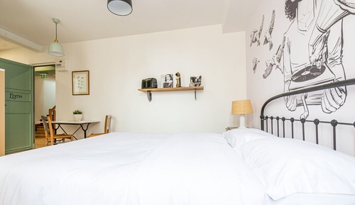 Classic Studio, Ensuite (Edith)