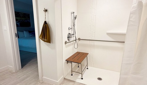 Suite, 2 Bedrooms (Roll-In Shower)