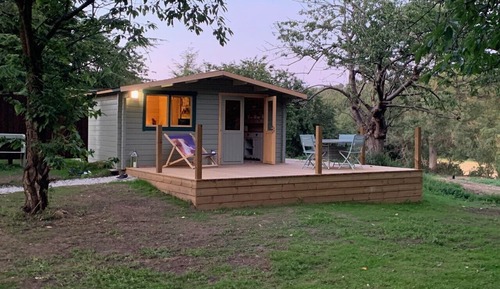 Comfort Suite, Private Bathroom (Cherry Lodge)