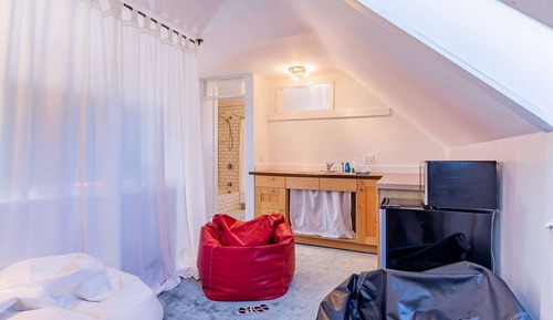 Apartment (Broom & Board)