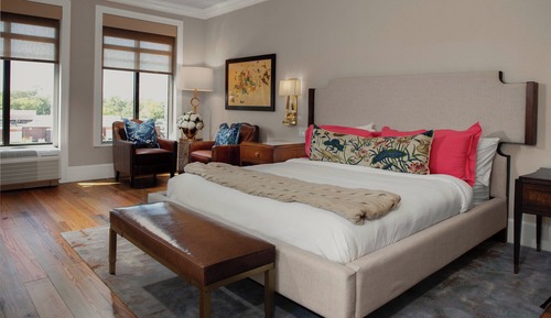 Room, 1 King Bed with Sofa bed, Courtyard View (Hearing Accessible)