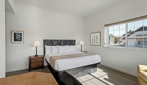 Wunderbar Condo Floors 3,4 & 5 - 2BR/2BA - Downtown - Meals Not Included