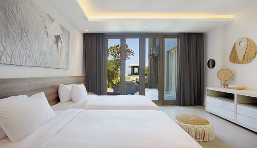 Three Bedroom Beachfront villa # 7