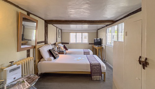 Twin Room, Private Bathroom (Corner Room)