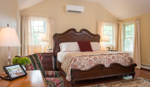 Harmony Hill Honeymoon Room, Jetted Tub